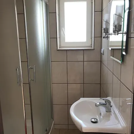 Hel-Tour Pokoje Goscinne *