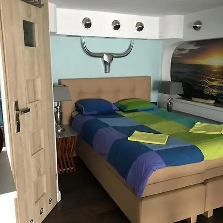 Hel-Tour Pokoje Goscinne *