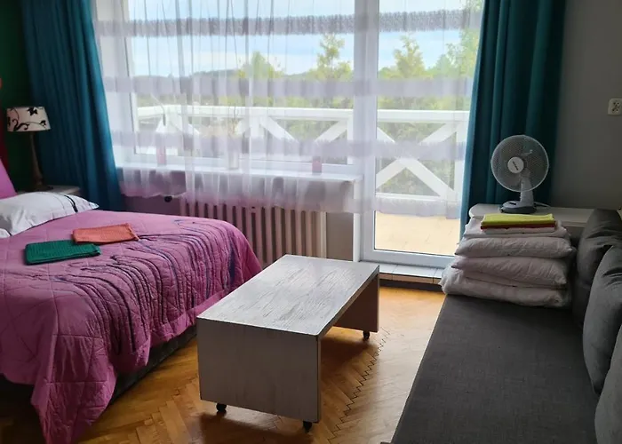 Δωμάτια σε οικογενειακή κατοικία Hel-tour Goscinne